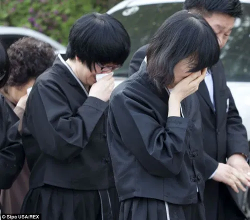 “Ở thế giới bên kia, tôi sẽ lại là giáo viên của những học sinh chưa tìm thấy xác” ảnh 5